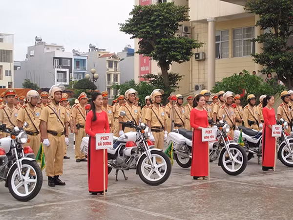 Toàn cảnh lễ ra quân.