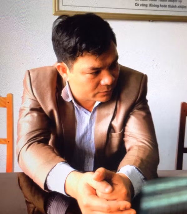 Đối tượng Nguyễn Ngọc Sơn bị bắt tạm giam 4 tháng để điều tra hành vi lạm dụng chức vụ, quyền hạn chiếm đoạt tài sản.