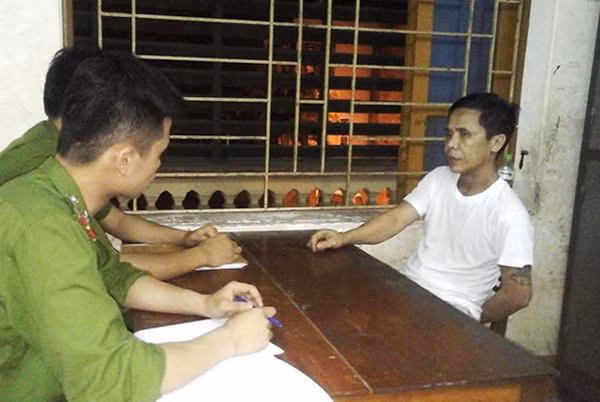 Đối tượng Nguyễn Đình Quang tại cơ quan Công an.