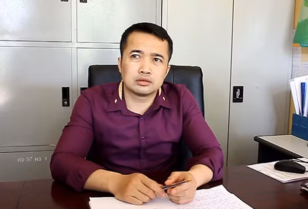 Thầy Đàm Mạnh Khởi, Hiệu trưởng trường phổ thông bán trú THCS Quảng Lâm chia sẻ: "Từ đầu năm 2016 đến nay, có 6 em bỏ học về bản lấy chồng".