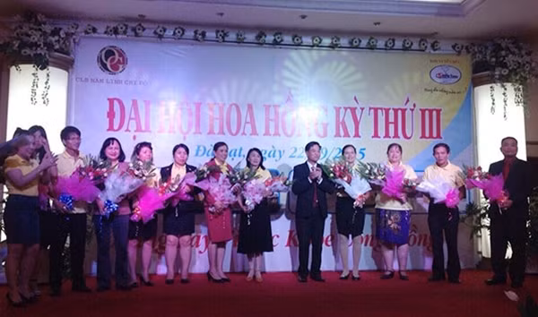 Để được trở thành “cổ đông” của Công ty Cổ phần thương mại đầu tư Phúc Gia Bảo 868, khách hàng phải đóng góp một khoản tiền từ 12 đến 72 triệu đồng.