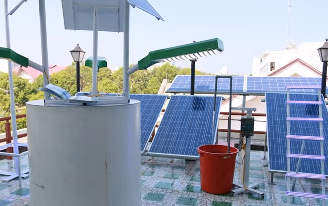 Mô hình sử dụng năng lượng mặt trời và tiết kiệm năng lượng trưng bày tại hội thảo