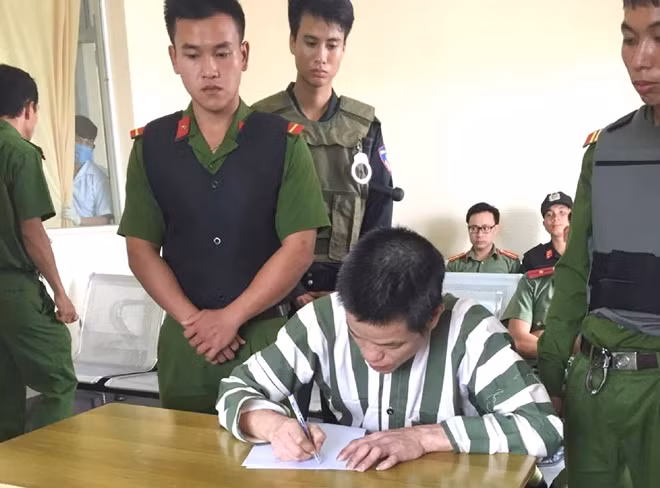 Và đối với tử tù Nguyễn Mạnh Dương trước khi vào thi hành án. (Ảnh do CA cung cấp)