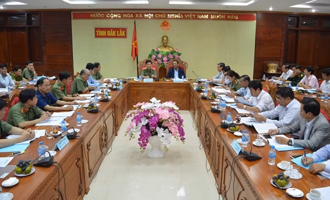 Quang cảnh buổi làm việc