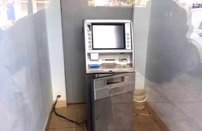 Cây ATM bị cạy phá