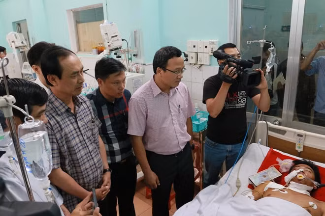 Đoàn công tác đến thăm hỏi nạn nhân và thân nhân các gia đình nạn nhân