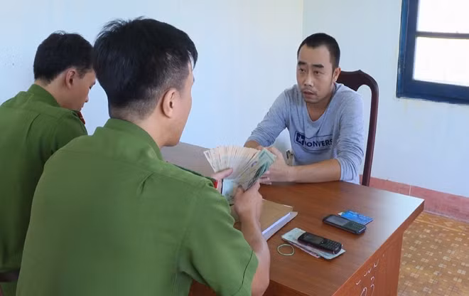 Đối tượng Trần Thuận Mẫn tại cơ quan điều tra
