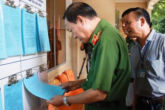 Thứ trưởng Lê Quý Vương cùng đoàn công tác kiểm tra công tác chỉ đạo, điều hành cải cách hành chính tại UBND huyện Cư M’gar.