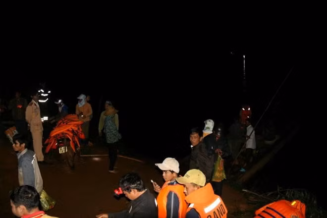 Đến hơn 23h, nạn nhân cuối cùng đã được tìm thấy.