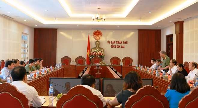 Quang cảnh buổi làm việc