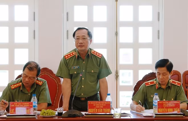 Thứ trưởng Nguyễn Văn Thành phát biểu kết luận tại buổi làm việc
