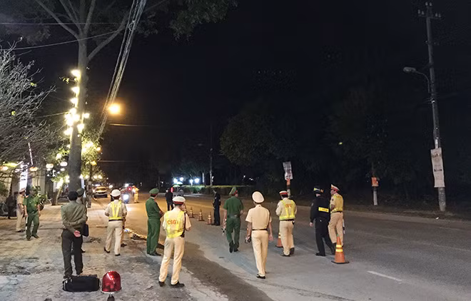 Hơn 50 cán bộ, chiến sỹ của Tổ công tác đặc biệt phối hợp xử lý điểm nóng Hơn 50 cán bộ, chiến sỹ của Tổ công tác đặc biệt phối hợp xử lý điểm nóng