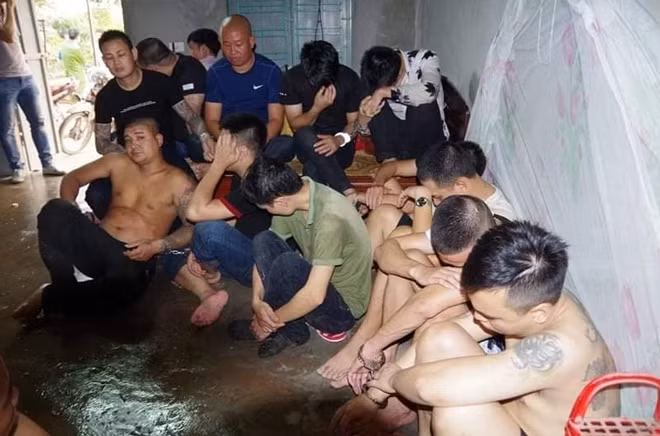 Các con bạc bị bắt giữ.
