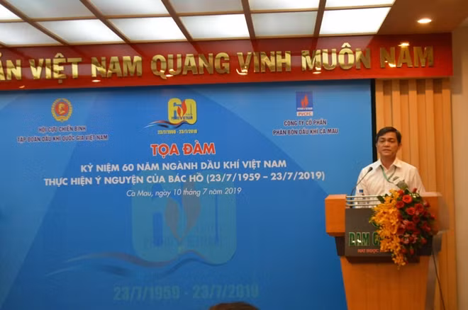 Ông Văn Tiến Thanh, Tổng Giám đốc Đạm Cà Mau chia sẻ những thuận lợi và khó khăn tại tọa đàm.