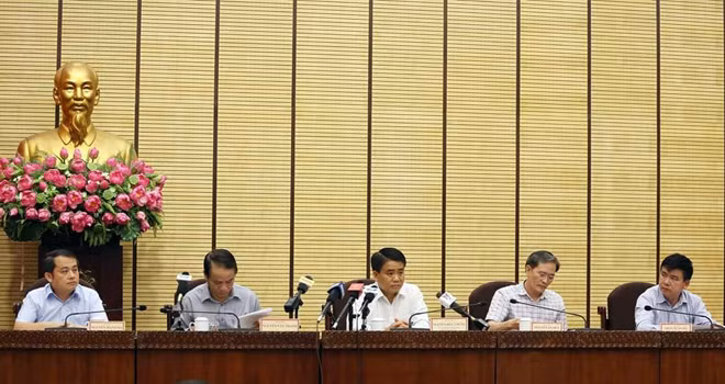 Chủ tịch UBND TP Hà Nội Nguyễn Đức Chung chủ trì buổi họp cung cấp thông tin về Kết luận Thanh tra của Thanh tra TP Hà Nội, kết luận thanh tra toàn diện về việc quản lý, sử dụng và quá trình xử lý từ trước đến nay đối với diện tích đất khu sân bay Miếu Môn thuộc địa giới hành chính xã Đồng Tâm, huyện Mỹ Đức Chủ tịch UBND TP Hà Nội Nguyễn Đức Chung chủ trì buổi họp cung cấp thông tin về Kết luận Thanh tra của Thanh tra TP Hà Nội, kết luận thanh tra toàn diện về việc quản lý, sử dụng và quá trình xử lý từ trước đến nay đối với diện tích đất khu sân bay Miếu Môn thuộc địa giới hành chính xã Đồng Tâm, huyện Mỹ Đức