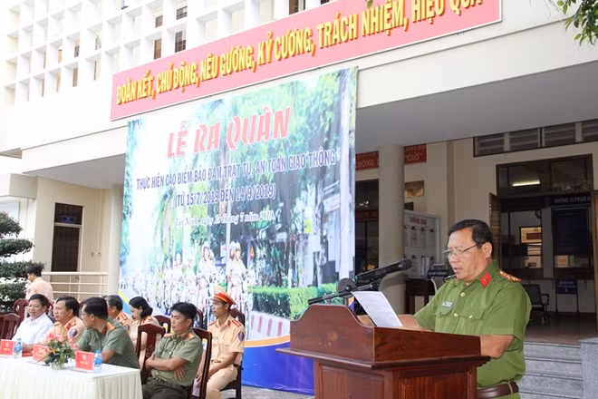 Đại tá Nguyễn Hiệp Sơn phát biểu tại buổi lễ