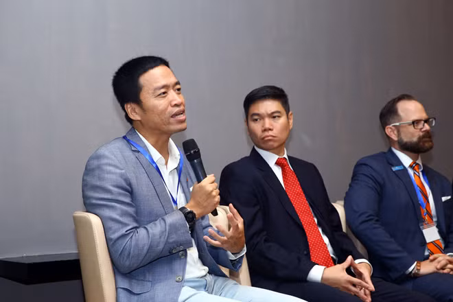 Đại diện của VNG, Chủ tịch và CEO VNG - Ông Lê Hồng Minh