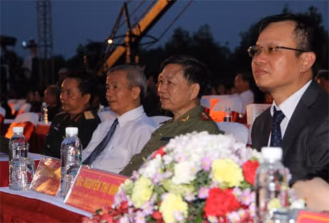 Thượng tướng Tô Lâm, Ủy viên TW Đảng, Thứ trưởng Bộ Công an cùng các đại biểu dự lễ kỷ niệm. Thượng tướng Tô Lâm, Ủy viên TW Đảng, Thứ trưởng Bộ Công an cùng các đại biểu dự lễ kỷ niệm.