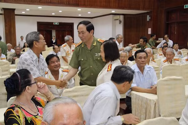 Bộ trưởng Trần Đại Quang thăm hỏi các đồng chí cán bộ cao cấp đã nghỉ hưu trong CAND.