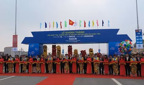 Lãnh đạo Đảng, Nhà nước cắt băng khánh thành cầu Lãnh đạo Đảng, Nhà nước cắt băng khánh thành cầu