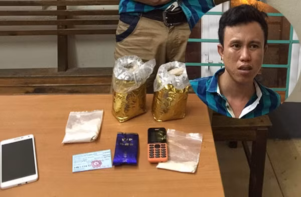 Đối tượng Nguyễn Đình Thanh cùng tang vật. Ảnh do Trạm Kiểm soát liên hợp Km15 cung cấp.