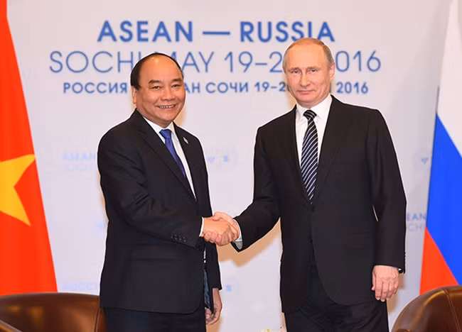 Thủ tướng Chính phủ Nguyễn Xuân Phúc hội kiến Tổng thống Liên bang Nga Vladimir Putin. Ảnh: VGP/Quang Hiếu.
