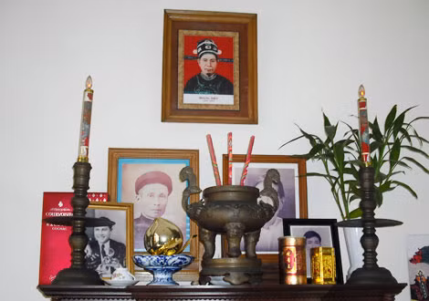 Ban thờ Tổng đốc Hoàng Diệu tại nhà ông Hoa.