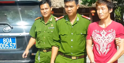 Dẫn giải đối tượng Đặng Văn Hùng về trại giam.