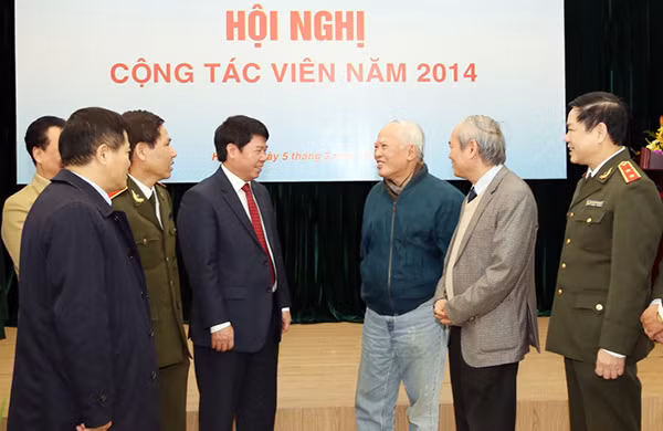 Thứ trưởng Bộ Công an Bùi Văn Nam và các đại biểu dự hội nghị.