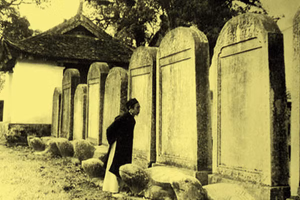 Bia Văn Miếu.