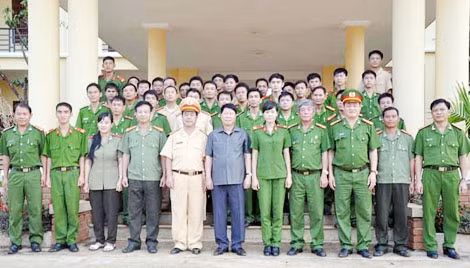 Thứ trưởng Bùi Văn Nam thăm CBCS Công an huyện Đức Cơ, Gia Lai.