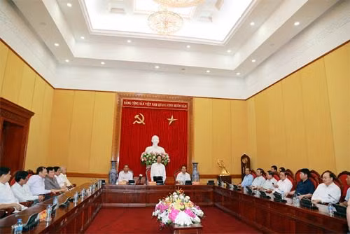 Đồng chí Nguyễn Tấn Dũng, Ủy viên Bộ Chính trị, Thủ tướng Chính phủ phát biểu tại buổi gặp mặt. Đồng chí Nguyễn Tấn Dũng, Ủy viên Bộ Chính trị, Thủ tướng Chính phủ phát biểu tại buổi gặp mặt.
