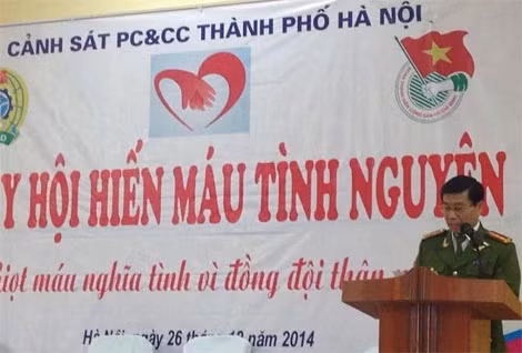 Đại tá Hoàng Quốc Định, Phó Giám đốc Cảnh sát PC&CC TP Hà Nội phát biểu hưởng ứng Ngày hội hiến máu tình nguyện.