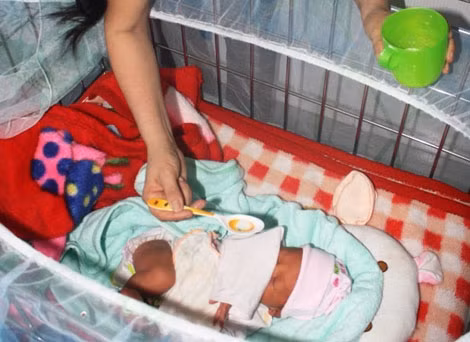 Bé trai sơ sinh bị bỏ rơi trước cổng chùa Đức Sơn hiện sức khỏe đã hồi phục bình thường.