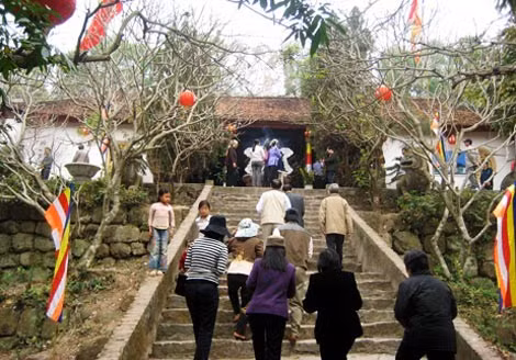 Du khách trẩy hội chùa Phật Tích. Ảnh: Báo Giác Ngộ