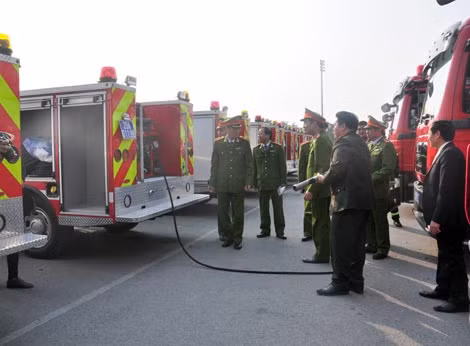 Trung tướng Bùi Văn Thành kiểm tra phương tiện, trang thiết bị PCCC, CNCH.