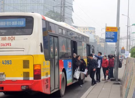 Nâng cao văn minh xe buýt và nhận thức người dân sẽ dẹp được tình trạng quấy rối tình dục.
