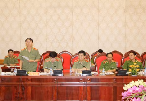 Tổng cục trưởng Tổng cục Chính trị CAND Trần Bá Thiều phát biểu tại buổi làm việc.