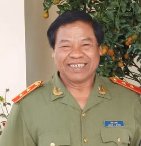 Anh hùng LLVTND, Trung tướng Sơn Cang - nguyên Phó Tổng cục trưởng Tổng cục An ninh II, Bộ Công an. Anh hùng LLVTND, Trung tướng Sơn Cang - nguyên Phó Tổng cục trưởng Tổng cục An ninh II, Bộ Công an.