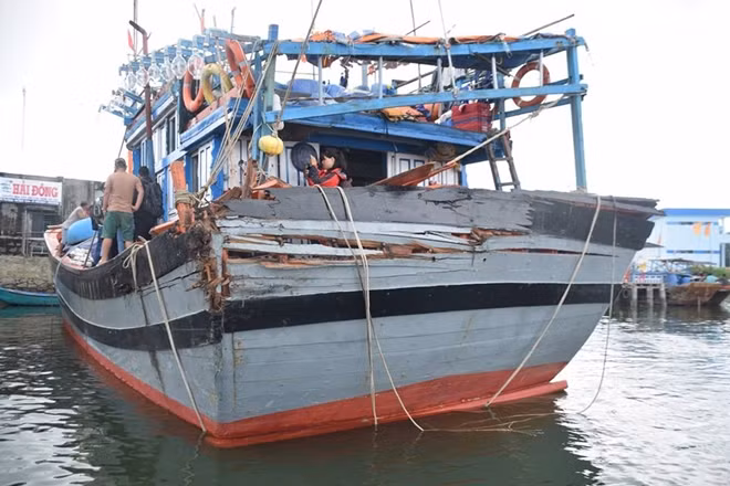 Một tàu Quảng Nam gặp nạn