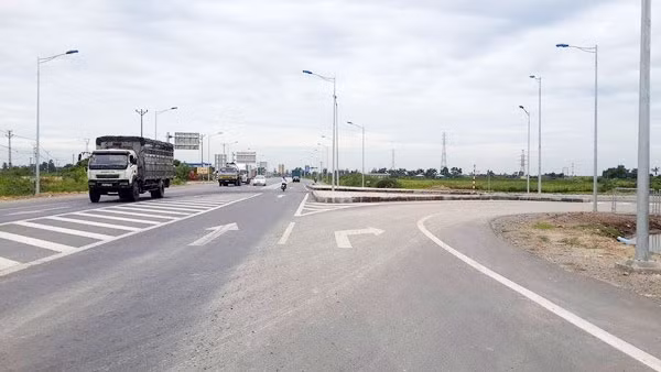 Đảo giao thông trên cao tốc Hà Nội – Hải Phòng. Đảo giao thông trên cao tốc Hà Nội – Hải Phòng.