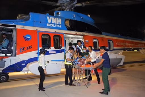 Trực thăng cấp cứu đưa 2 quân nhân từ Trường Sa về đất liền 