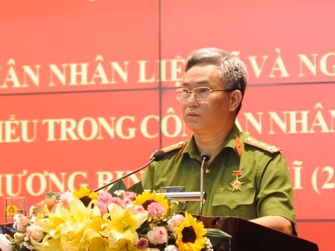 Đại tá, Anh hùng Lực lượng vũ trang nhân dân Lê Hồng Thắng.