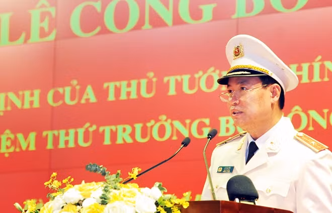 Thứ trưởng Lê Tấn Tới phát biểu tại buổi lễ.