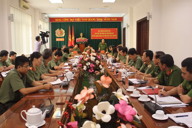 Toàn cảnh buổi làm việc.