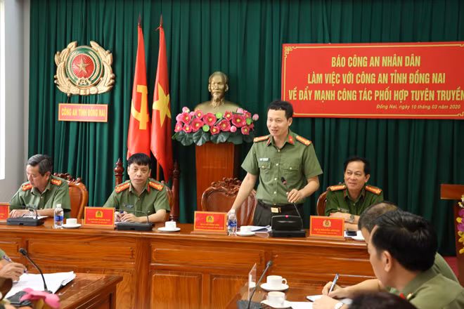 Đại tá Vũ Hồng Văn, Giám đốc Công an tỉnh Đồng Nai phát biểu tại buổi làm việc.