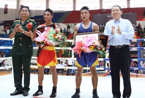 Ông Trần Minh Tiến (ngoài cùng bên phải).