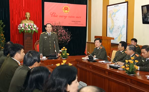 Bộ trưởng Trần Đại Quang phát biểu chúc mừng cán bộ chiến sĩ Văn phòng Bộ Công an.