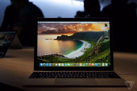 MacBook 12 inch Retina là chiếc máy tính mỏng và nhẹ nhất của Apple cho đến nay với độ dày 13,1 mm và có trọng lượng siêu nhẹ chỉ 0,91 kg.