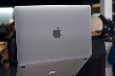 MacBook mới sẽ có giá khởi điểm 1299 USD với ổ 256GB SSD, 8 GB Ram.